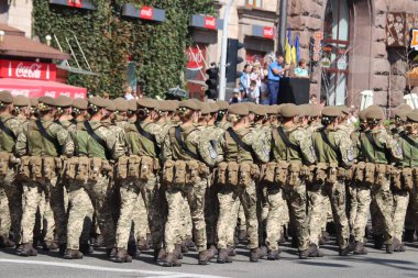 Kyiv, Ukrayna - 24 Ağustos 2018: Kyiv, Ukrayna 'nın bağımsızlığının 27. yıldönümünde 24 Ağustos' ta bir askeri geçit törenine ev sahipliği yapıyor. 