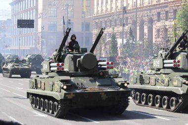 Kyiv, Ukrayna - 24 Ağustos 2018: Kyiv, Ukrayna 'nın bağımsızlığının 27. yıldönümünde 24 Ağustos' ta bir askeri geçit törenine ev sahipliği yapıyor. 