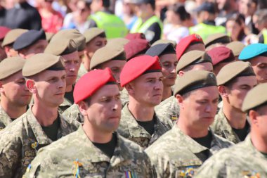 Kyiv, Ukrayna - 24 Ağustos 2018: Kyiv, Ukrayna 'nın bağımsızlığının 27. yıldönümünde 24 Ağustos' ta bir askeri geçit törenine ev sahipliği yapıyor. 