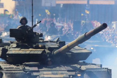 Kyiv, Ukrayna - 24 Ağustos 2018: Kyiv, Ukrayna 'nın bağımsızlığının 27. yıldönümünde 24 Ağustos' ta bir askeri geçit törenine ev sahipliği yapıyor. 