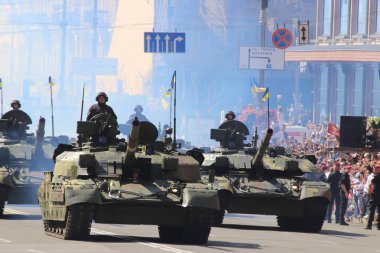 Kyiv, Ukrayna - 24 Ağustos 2018: Kyiv, Ukrayna 'nın bağımsızlığının 27. yıldönümünde 24 Ağustos' ta bir askeri geçit törenine ev sahipliği yapıyor. 