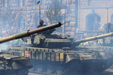Kyiv, Ukrayna - 24 Ağustos 2018: Kyiv, Ukrayna 'nın bağımsızlığının 27. yıldönümünde 24 Ağustos' ta bir askeri geçit törenine ev sahipliği yapıyor. 