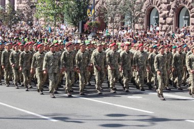 Kyiv, Ukrayna - 24 Ağustos 2018: Kyiv, Ukrayna 'nın bağımsızlığının 27. yıldönümünde 24 Ağustos' ta bir askeri geçit törenine ev sahipliği yapıyor. 
