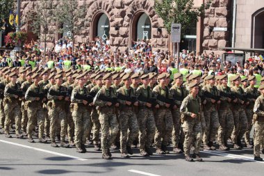Kyiv, Ukrayna - 24 Ağustos 2018: Kyiv, Ukrayna 'nın bağımsızlığının 27. yıldönümünde 24 Ağustos' ta bir askeri geçit törenine ev sahipliği yapıyor. 