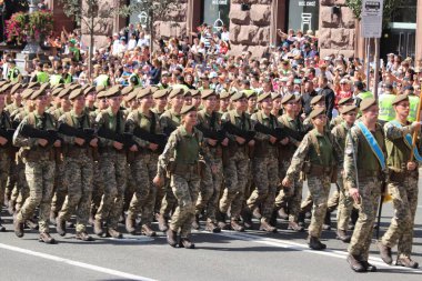 Kyiv, Ukrayna - 24 Ağustos 2018: Kyiv, Ukrayna 'nın bağımsızlığının 27. yıldönümünde 24 Ağustos' ta bir askeri geçit törenine ev sahipliği yapıyor. 