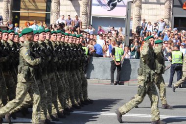 Kyiv, Ukrayna - 24 Ağustos 2018: Kyiv, Ukrayna 'nın bağımsızlığının 27. yıldönümünde 24 Ağustos' ta bir askeri geçit törenine ev sahipliği yapıyor. 