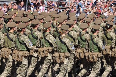 Kyiv, Ukrayna - 24 Ağustos 2018: Kyiv, Ukrayna 'nın bağımsızlığının 27. yıldönümünde 24 Ağustos' ta bir askeri geçit törenine ev sahipliği yapıyor. 