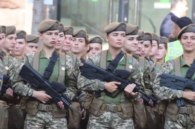Kyiv, Ukrayna - 24 Ağustos 2018: Kyiv, Ukrayna 'nın bağımsızlığının 27. yıldönümünde 24 Ağustos' ta bir askeri geçit törenine ev sahipliği yapıyor. 