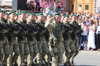 Kyiv, Ukrayna - 24 Ağustos 2018: Kyiv, Ukrayna 'nın bağımsızlığının 27. yıldönümünde 24 Ağustos' ta bir askeri geçit törenine ev sahipliği yapıyor. 