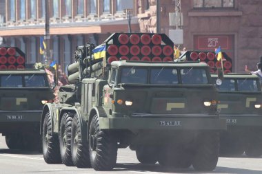 Kyiv, Ukrayna - 24 Ağustos 2018: Kyiv, Ukrayna 'nın bağımsızlığının 27. yıldönümünde 24 Ağustos' ta bir askeri geçit törenine ev sahipliği yapıyor. 