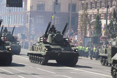 Kyiv, Ukrayna - 24 Ağustos 2018: Kyiv, Ukrayna 'nın bağımsızlığının 27. yıldönümünde 24 Ağustos' ta bir askeri geçit törenine ev sahipliği yapıyor. 