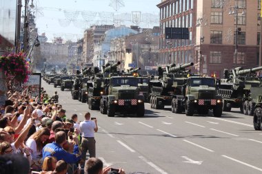 Kyiv, Ukrayna - 24 Ağustos 2018: Kyiv, Ukrayna 'nın bağımsızlığının 27. yıldönümünde 24 Ağustos' ta bir askeri geçit törenine ev sahipliği yapıyor. 