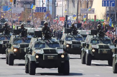Kyiv, Ukrayna - 24 Ağustos 2018: Kyiv, Ukrayna 'nın bağımsızlığının 27. yıldönümünde 24 Ağustos' ta bir askeri geçit törenine ev sahipliği yapıyor. 