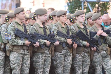 Kyiv, Ukrayna - 24 Ağustos 2018: Kyiv, Ukrayna 'nın bağımsızlığının 27. yıldönümünde 24 Ağustos' ta bir askeri geçit törenine ev sahipliği yapıyor. 