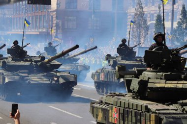 Kyiv, Ukrayna - 24 Ağustos 2018: Kyiv, Ukrayna 'nın bağımsızlığının 27. yıldönümünde 24 Ağustos' ta bir askeri geçit törenine ev sahipliği yapıyor. 