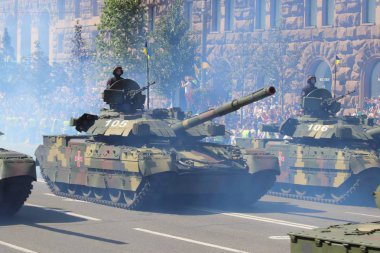 Kyiv, Ukrayna - 24 Ağustos 2018: Kyiv, Ukrayna 'nın bağımsızlığının 27. yıldönümünde 24 Ağustos' ta bir askeri geçit törenine ev sahipliği yapıyor. 