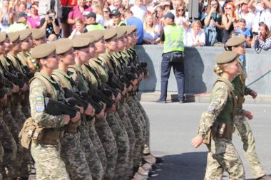 Kyiv, Ukrayna - 24 Ağustos 2018: Kyiv, Ukrayna 'nın bağımsızlığının 27. yıldönümünde 24 Ağustos' ta bir askeri geçit törenine ev sahipliği yapıyor. 
