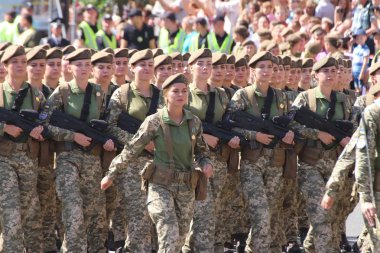 Kyiv, Ukrayna - 24 Ağustos 2018: Kyiv, Ukrayna 'nın bağımsızlığının 27. yıldönümünde 24 Ağustos' ta bir askeri geçit törenine ev sahipliği yapıyor. 