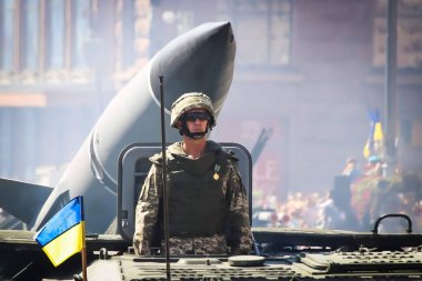 Kyiv, Ukrayna - 24 Ağustos 2018: Kyiv, Ukrayna 'nın bağımsızlığının 27. yıldönümünde 24 Ağustos' ta bir askeri geçit törenine ev sahipliği yapıyor. 