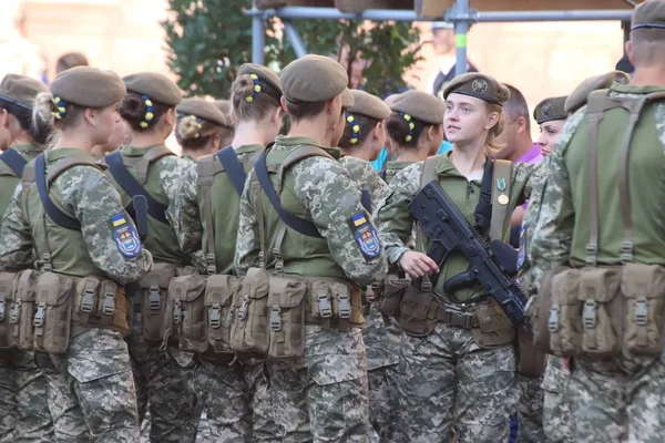 Kyiv, Ukrayna - 24 Ağustos 2018: Kyiv, Ukrayna 'nın bağımsızlığının 27. yıldönümünde 24 Ağustos' ta bir askeri geçit törenine ev sahipliği yapıyor. 