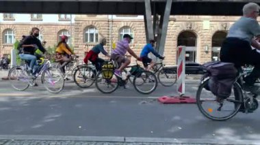 Berlin, Almanya - 19 Eylül 2020: Berlin 'de bisiklet protestosu. Berlin 'de bir bisiklet gezisi. Berlin 'de bisiklet turu.
