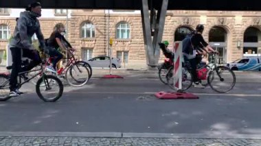 Berlin, Almanya - 19 Eylül 2020: Berlin 'de bisiklet protestosu. Berlin 'de bir bisiklet gezisi. Berlin 'de bisiklet turu.