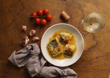 Bacalao al pil pil, emülsifiye zeytinyağı sosu, İspanyol mutfağı, Bask Ülkesi tuzlanmış morina