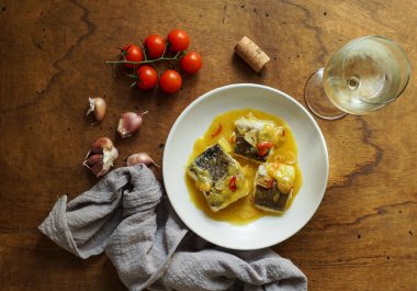 Bacalao al pil pil, emülsifiye zeytinyağı sosu, İspanyol mutfağı, Bask Ülkesi tuzlanmış morina