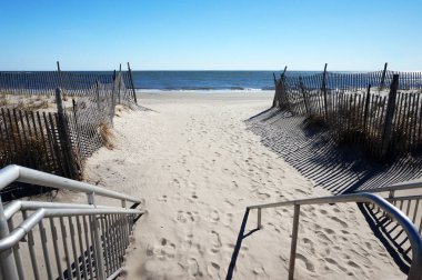 Rockaway Beach Boardwalk merdivenlerden üst   