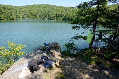 İnsanlar'ın malzeme üzerinde Mount Beacon rezervuar yanında hakkında mayınları