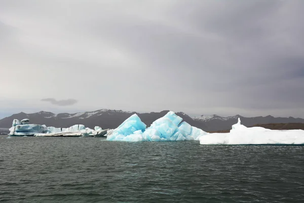 Iceberg Bleu Vif Dans Lagune Glaciaire Islande — Photo