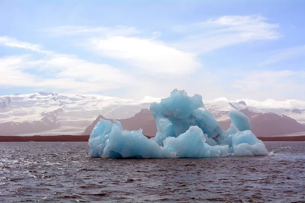 Bright Blue Jagged Iceberg Dans Lagune Glaciaire Islande — Photo