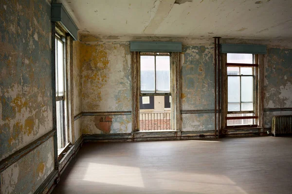 Barrios Vivientes Vacíos Edificio Abandonado — Foto de Stock