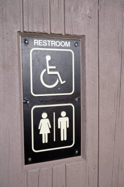 Erişilebilir cinsiyet nötr tuvalet işareti duvar