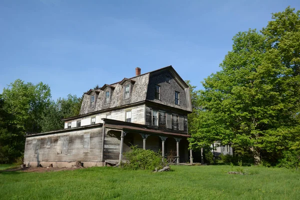 Old Abandoned Wooden Farmhouse — Stock Photo, Image