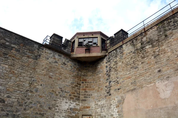 Mauer Und Wachturm Einem Verlassenen Gefängnis — Stockfoto
