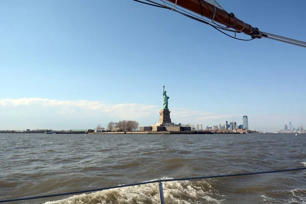 ヨットから自由の女神像の表示 — ストック写真