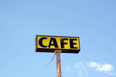 Sarı Cafe yol işareti