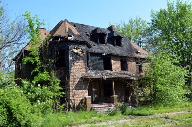 Terk edilmiş evde Detroit'te kundaklama tarafından kısmen yandı