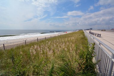 Kumul ve Far Rockaway, Queens Beach'de