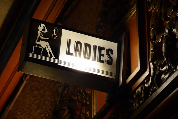 Salle Toilettes Vintage Ladies Connecter Dans Bâtiment Abandonné — Photo