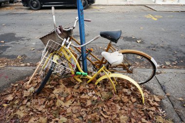 Terk edilmiş Bisiklet işareti yazı için kilitli
