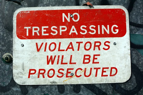 Trespassing Violators Prosecuted Sign — Stock Photo, Image