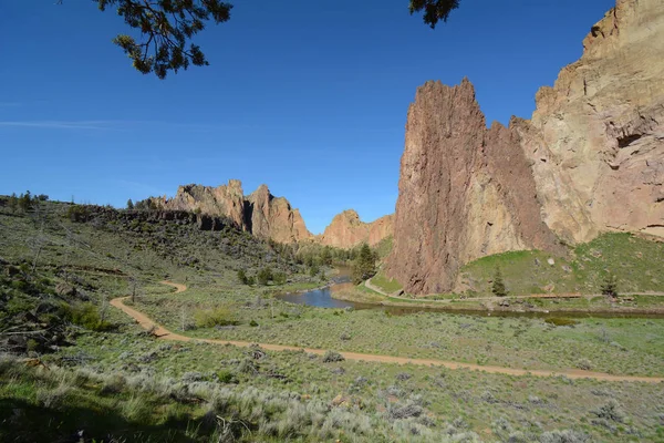 Trail Och Crooked River Smith Rock State Park — Stockfoto