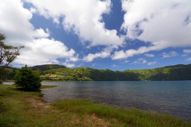 Lagoa das Furnas - Azores 'deki Sao Miguel Adası' ndaki Ateş Sahası Gölü