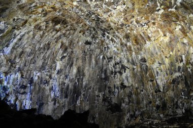 Azores 'deki Terceira Adası' ndaki Algo do Carvao Lava Metro Mağarası 'nın iç duvarı.