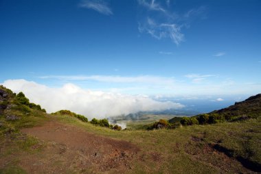 Pico Dağı 'ndan Azores Dağı' na bakan Manzaralı Yol