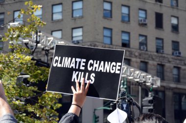 20 Eylül 2019'da Abd'nin New York, Ny kentinde ki Foley Meydanı'ndaki İklim Grevinde İklim Değişikliğinin İşareti Yok