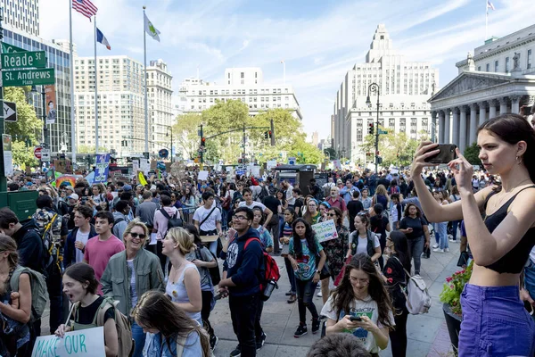 Jóvenes Protestando Huelga Climática Con Juzgado Foley Square Nueva York — Foto de Stock