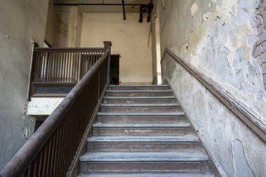 Terk Edilmiş Bir Okulun Merdiven Basamakları
